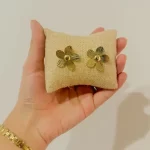 Aretes Flor Acanalada